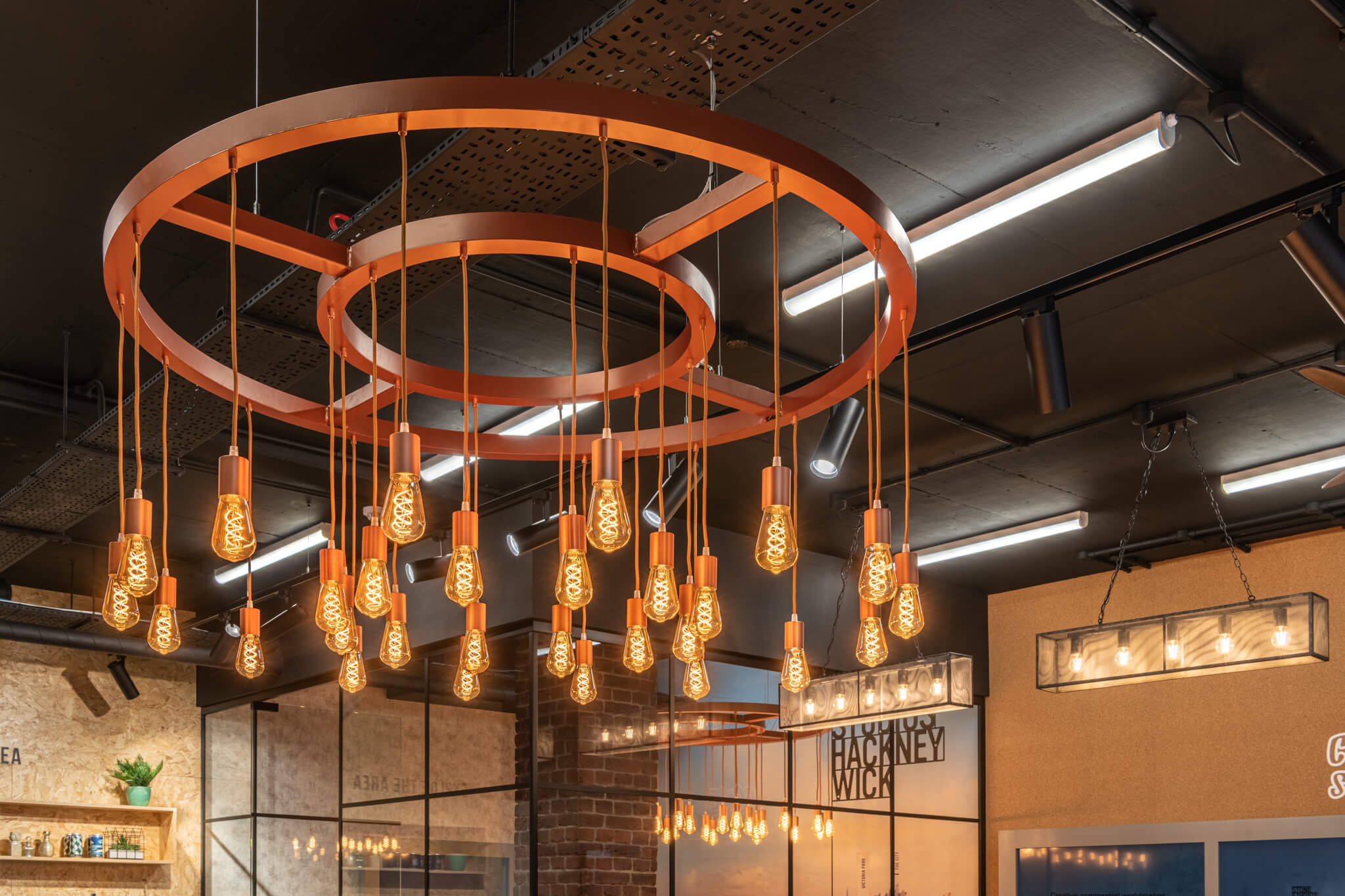 Chandelier with multiple lightbulbs hanging off of it